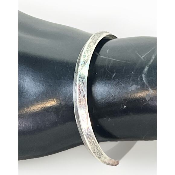 Vintage Carinated Native American Sterling Silver Cuff Bracelet Jewelry 11.5g - Picture 4 of 14